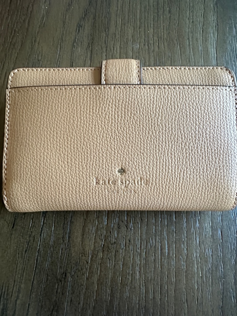Kate Spade tan leather compact wallet with gold clasp, NWOT - Picture 2 of 4